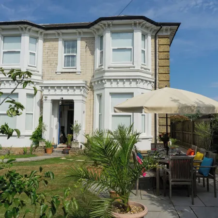 Lovely Spacious Apartment - Sleeps 5
