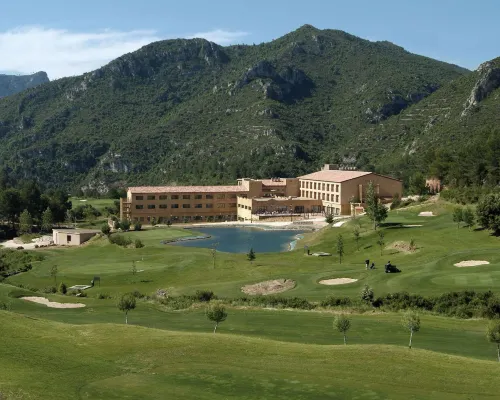 La Figuerola Hotel & Restaurant Hotels near Cala Bot