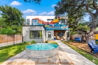 ATX Getaway With Cowboy Pool Fire Pit Rooftop - Holiday bungalows