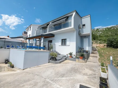 Luxury Apartment with Heated Pool in Starigrad - Wifi