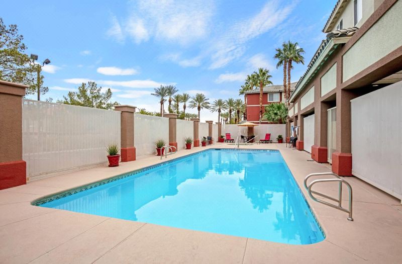 La Quinta Inn & Suites by Wyndham Las Vegas Red Rock photo 5