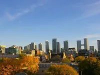 Alexandra Hotel Toronto โรงแรมใกล้พื้นที่ทางทหาร Fort York