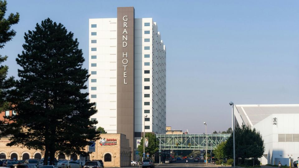 The Davenport Grand, Autograph Collection