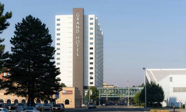 The Davenport Grand, Autograph Collection