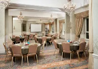 Careys Manor Hotel & SenSpa - parking