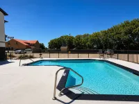 Super 8 by Wyndham Brenham TX - Pet friendly