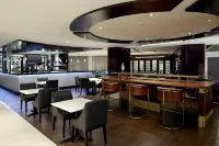 Sheraton Montreal Airport Hotel - bar