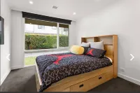 3BR in Caulfield area fully Kosher and renovated - Bungalow