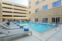 DoubleTree by Hilton Evansville - Pools