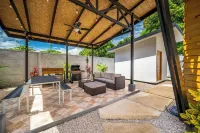 < 1 Mi to Playas del Coco: Studio w/ Pool Access! - 2 Yıldız