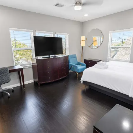 2BR Loft Near TSU + Med Center | In-Unit Laundry | Third Ward Houston 3