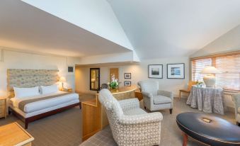 The Breakwater Inn & Spa