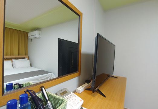 3. 갤러리 호텔 비..