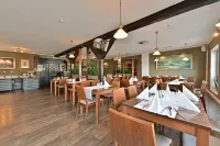 Hotel- & Ferienanlage Kapitäns-Häuser Breege Hotels in Juliusruh