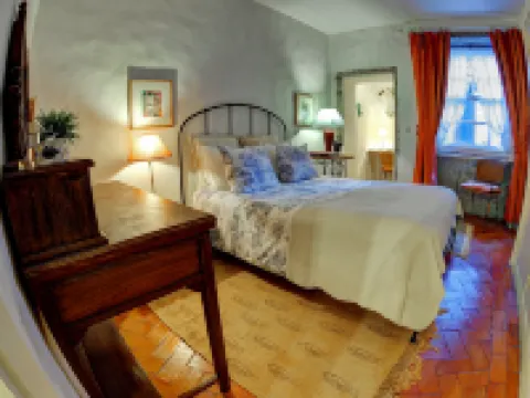 Independent Apartment n 2 in an Old Mansion Located by the Mouth of Douro River Hotels in Foz do Douro
