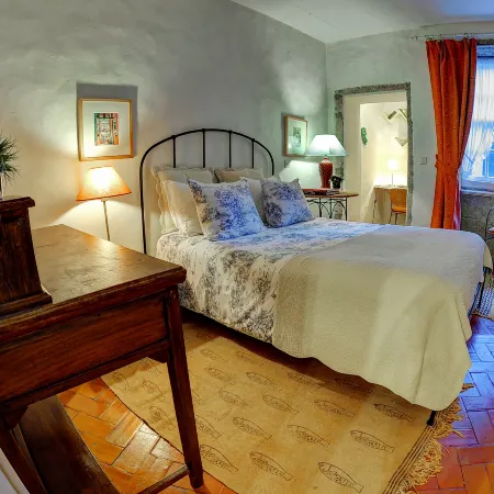 Independent Apartment n 2 in an Old Mansion Located by the Mouth of Douro River