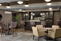 Microtel Inn & Suites by Wyndham Lloydminster - bar