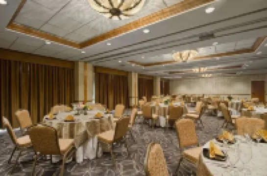 เอ็มบาสซีสวีทส์ บายฮิลตัน เล็กซิงตันกรีน