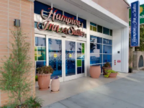Hampton Inn & Suites Los Angeles - Glendale Hotels in Glendale