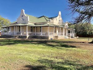 Bakenskraal Ostrich Palace