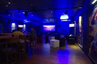 Amaranthe Bay Resort & Spa - bar