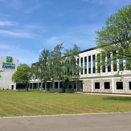 Holiday Inn Express GRAND ISLAND - NIAGARA FALLS by IHG Отели рядом с достопримечательностью «Государственный парк "Вирлпул"»