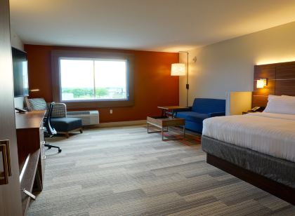 Holiday Inn Express & Suites Omaha - Millard Area