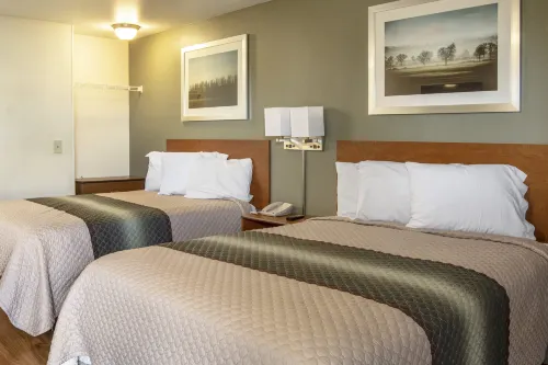 HomeTowne Studios Salem, or Hotels in Silverton