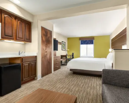 Holiday Inn Express & Suites PHILADELPHIA - MT. LAUREL by IHG マウント・ローレルのホテル