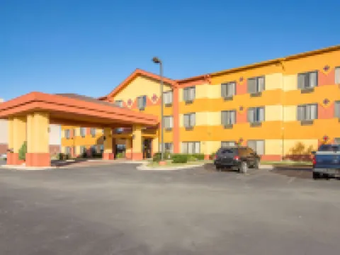 Quality Inn & Suites MidAmerica Industrial Park Area Hotels in Mayes County