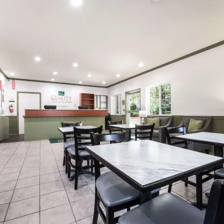 Quality Inn & Suites Bainbridge Island