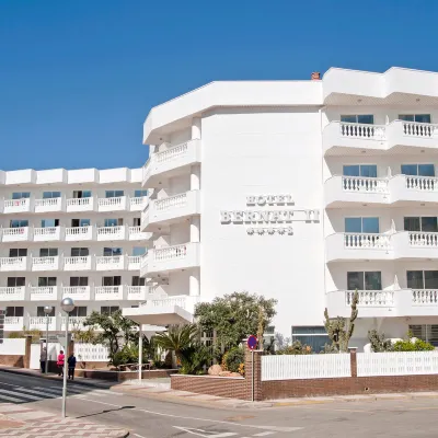 Hotel Bernat II Hotels near Platja de les Roques