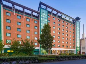 DoubleTree by Hilton Woking