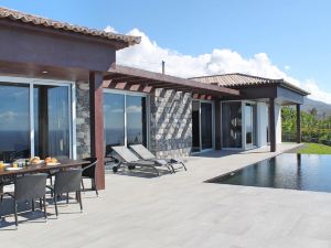 Cliffscape (Madeira Villas)