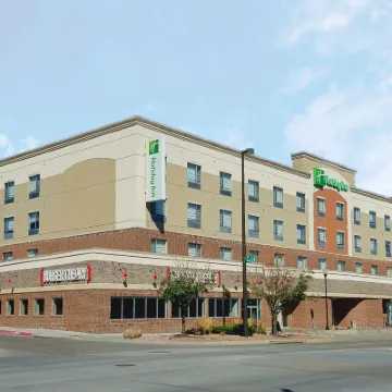 Holiday Inn OMAHA DOWNTOWN - WATERPARK by IHG Hotels near College World Series