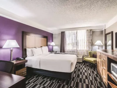 La Quinta Inn by Wyndham Jupiter Hotels near Walmart Supercenter