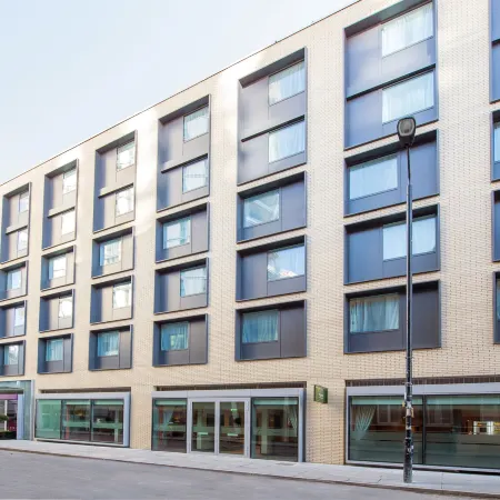 Premier Inn London City (Aldgate) Отели рядом с достопримечательностью «Станция метро Tower Gateway»