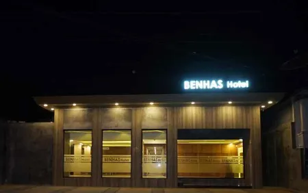 Benhas Hotel Отели в г. Pakan Sinayan