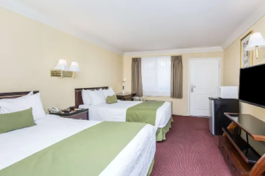 데이즈 인 바이 윈덤 니어 시티 오브 호프 로스엔젤레스 호텔