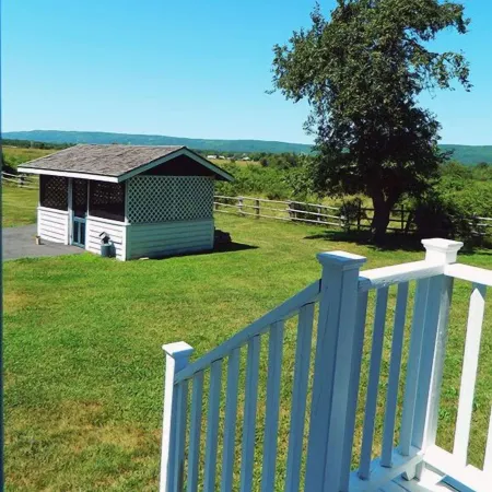 Carleton Inn & Cottages