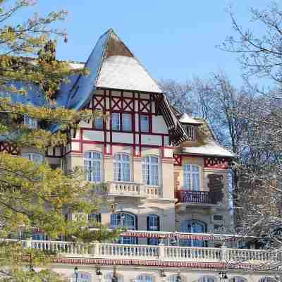 Le Château de la Tour Hotel Exterior