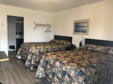 Stratford Motel Отели в г. Юкон