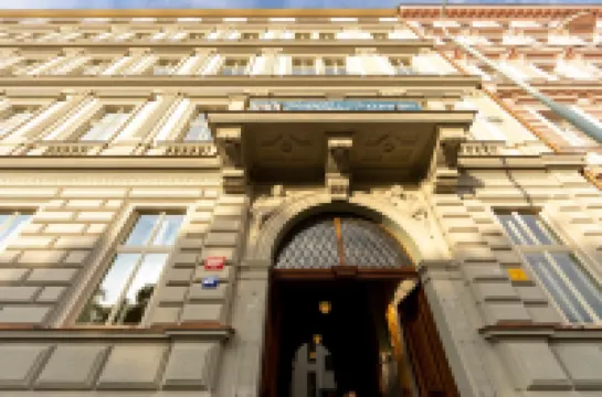 ミス ソフィーズ ダウンタウン Hugo chodi bos - Czech made toys and kids accessories周辺のホテル