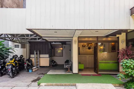 RedDoorz Near Alun Alun Bandung 2 Отели в г. Regol