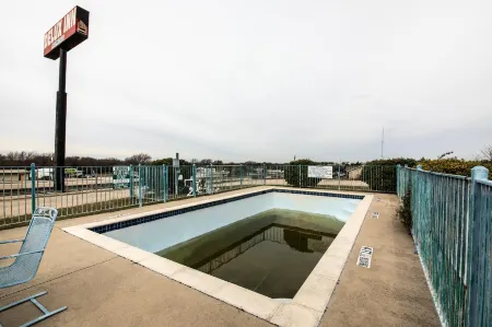 OYO Hotel Decatur TX Hwy 287 Northwest Отели в г. Альворд