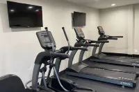 La Quinta Inn & Suites by Wyndham Indianapolis Downtown - gimnasio
