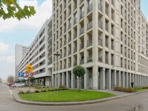 華沙由Renters提供的帶停車場的公寓