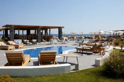 Sea Breeze Santorini Beach Resort, Curio Collection by Hilton 산토리니 호텔