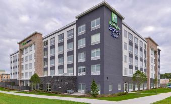 Holiday Inn Express & Suites Mall of America - MSP Airport