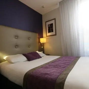 Hotel de la Gare de Troyes Отели рядом с достопримечательностью «Музей Сен-Луп»